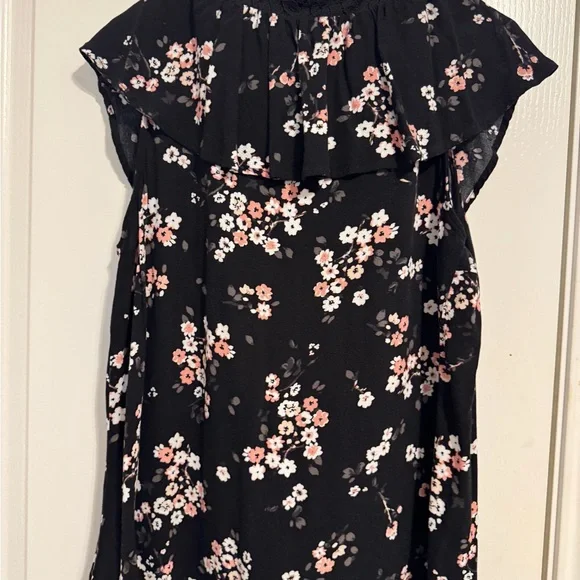 Torrid Black and Pink Flutter Sleeve Blouse - Picture 2 of 2